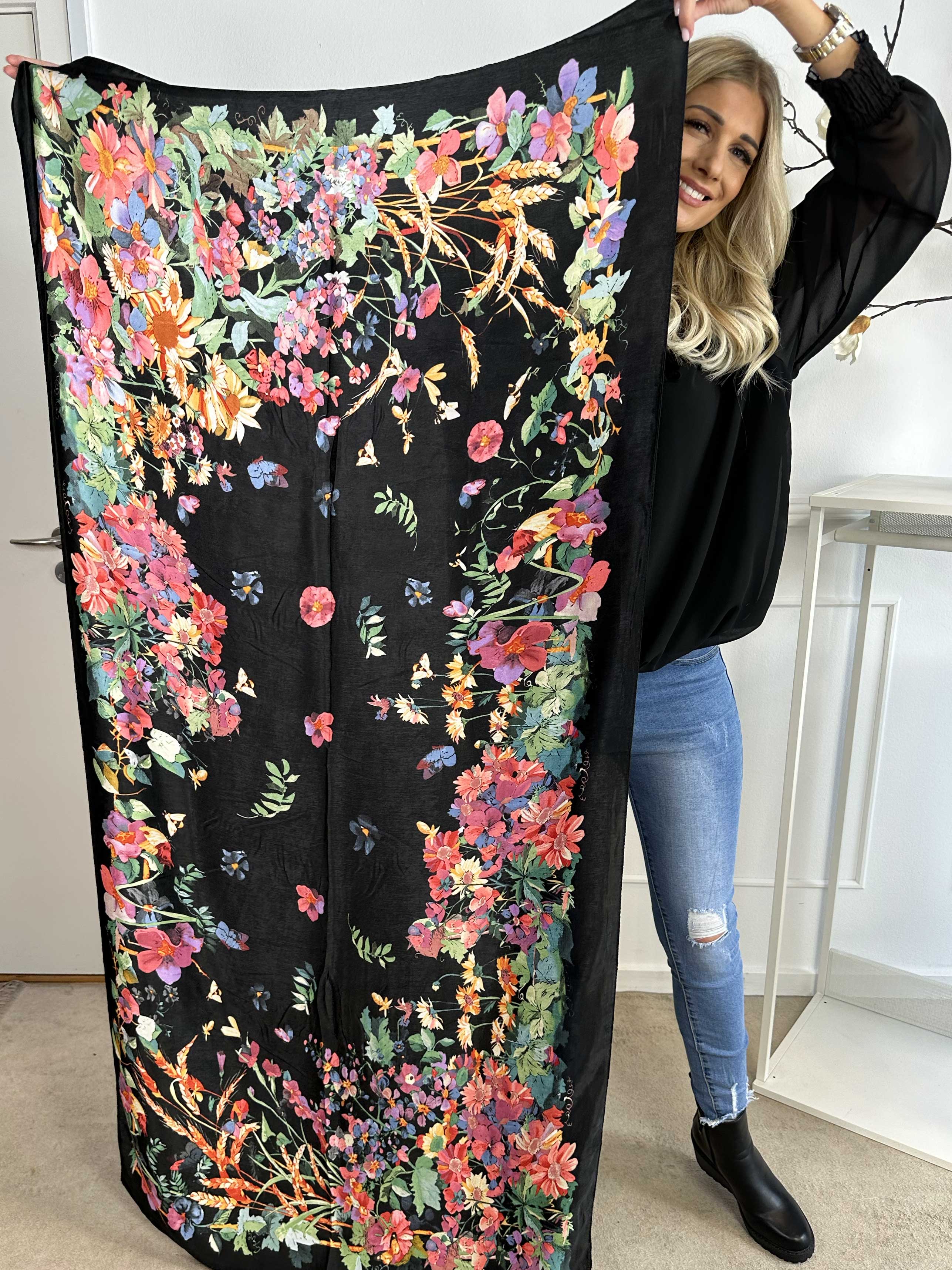 Nataliya - Mjuk silkesscarf med blommor